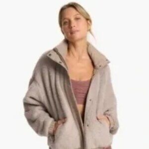 Vuori Cozy Sherpa jacket Small in light pink umber